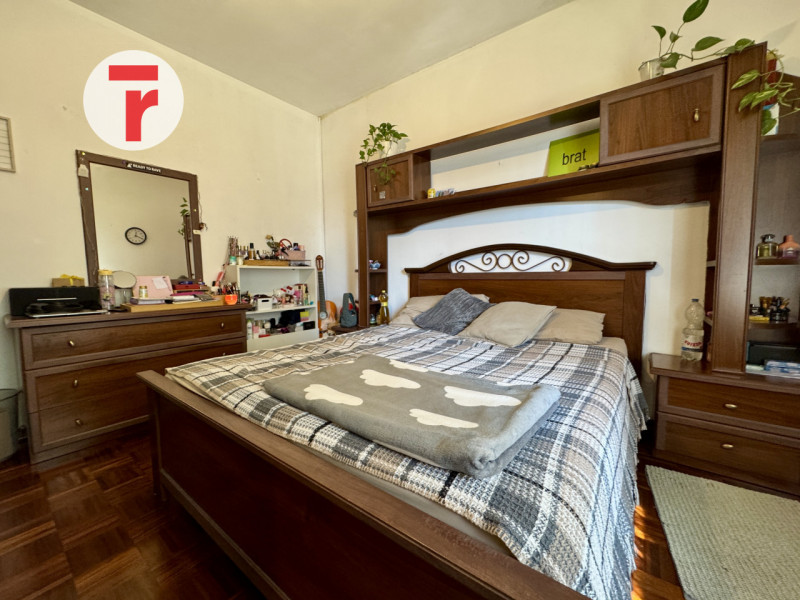 Mejaniga - Situato in posizione molto centrale, con possibilità di raggiungere a piedi in pochi m...