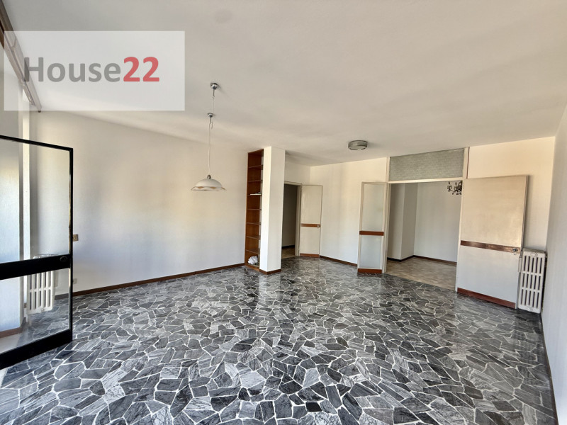 SAN BORTOLO. In zona tranquilla in ben tenuta palazzina e ben abitata di 12 unità abitative propo...