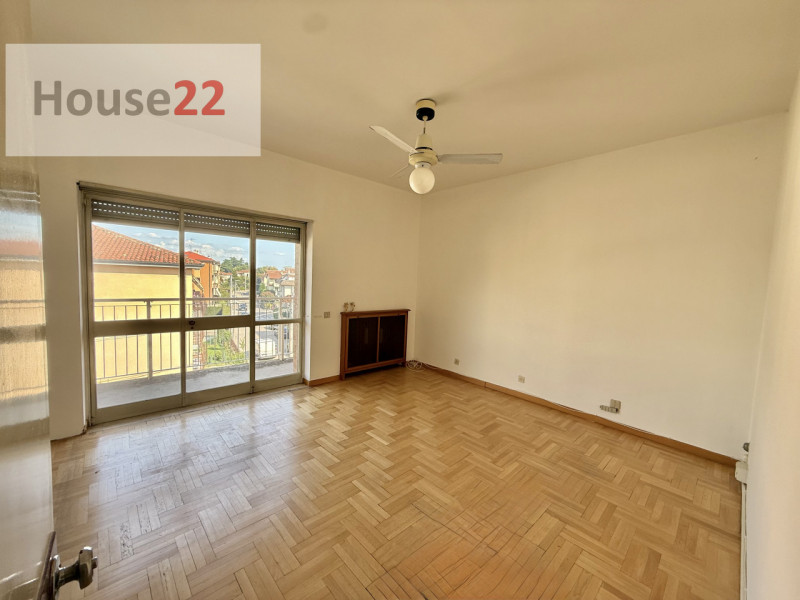 SAN BORTOLO. In zona tranquilla in ben tenuta palazzina e ben abitata di 12 unità abitative propo...