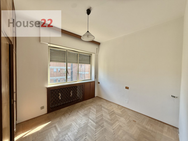 SAN BORTOLO. In zona tranquilla in ben tenuta palazzina e ben abitata di 12 unità abitative propo...