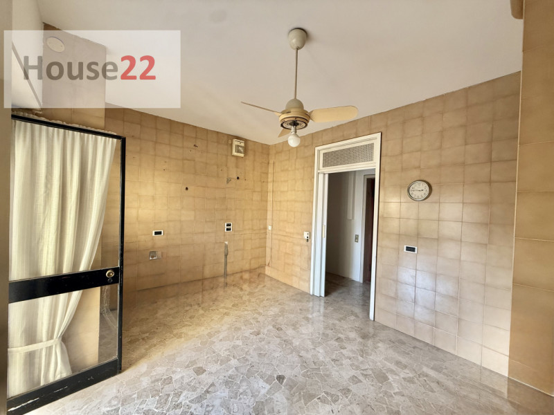 SAN BORTOLO. In zona tranquilla in ben tenuta palazzina e ben abitata di 12 unità abitative propo...