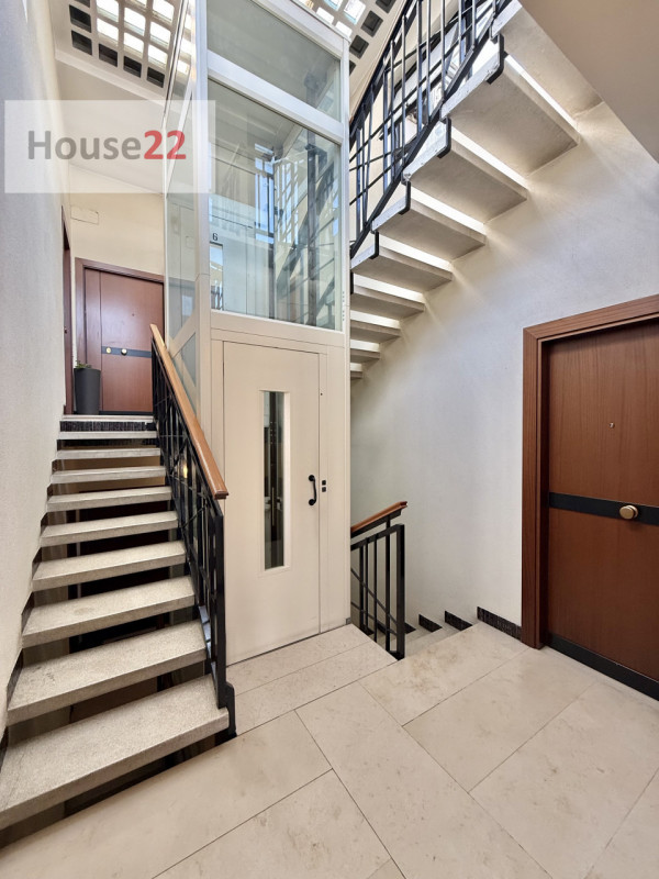 SAN BORTOLO. In zona tranquilla in ben tenuta palazzina e ben abitata di 12 unità abitative propo...