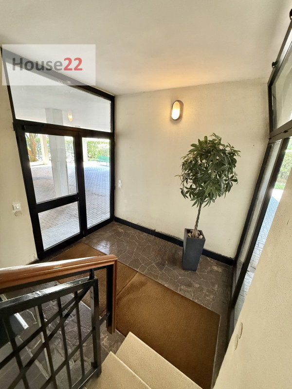 SAN BORTOLO. In zona tranquilla in ben tenuta palazzina e ben abitata di 12 unità abitative propo...