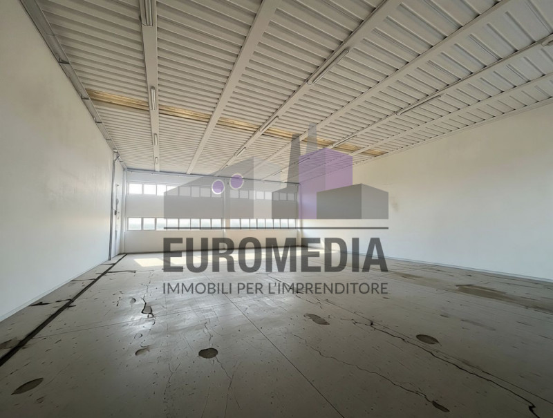 Rif. 1550 – ANTONIO – Per informazioni: 338.4892021
EUROMEDIA propone in vendita un interessante ...