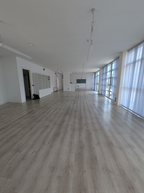 Schio zona industriale disponibile ufficio sito al piano primo .

Trattativa presso UNICA Immobil...