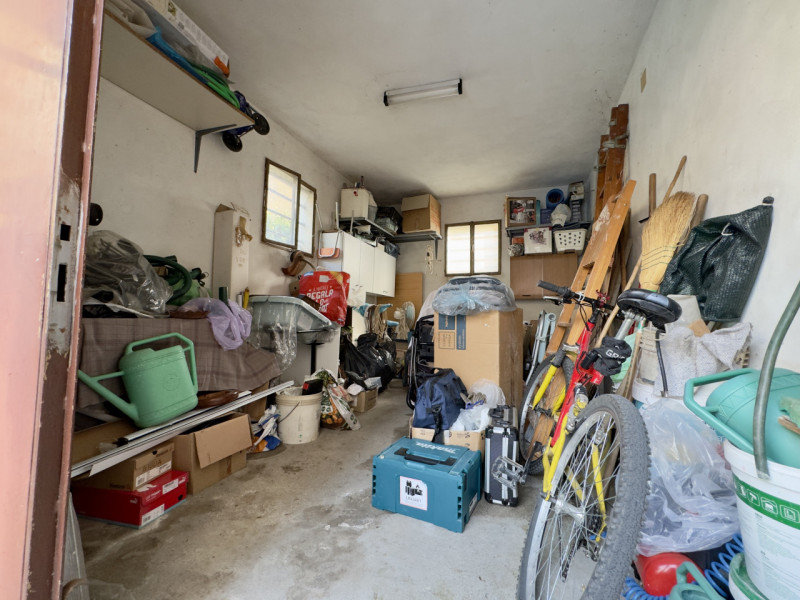 A pochi passi dal centro storico di Padova, appena fuori dalle mura, proponiamo in vendita una ca...