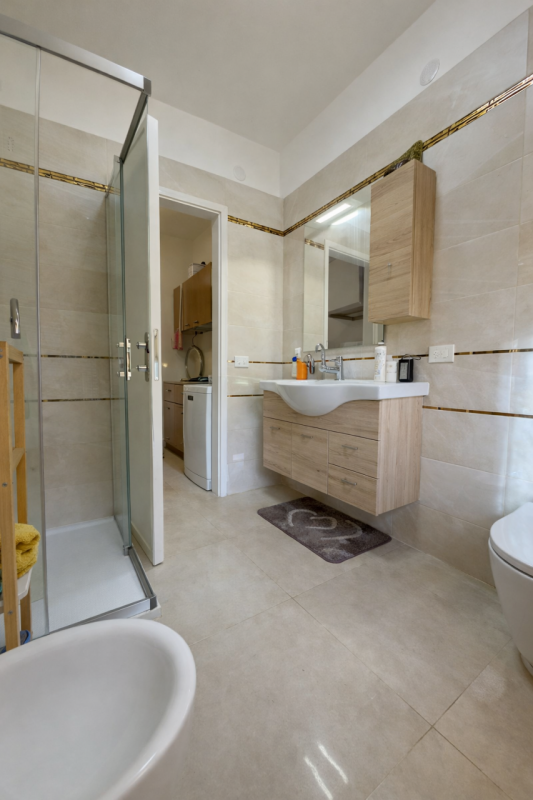 A pochi passi dal centro storico di Padova, appena fuori dalle mura, proponiamo in vendita una ca...