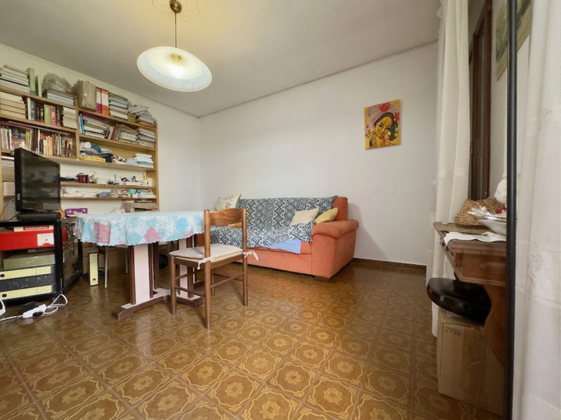 A pochi passi dal centro storico di Padova, appena fuori dalle mura, proponiamo in vendita una ca...