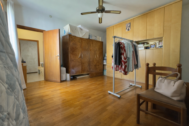 A pochi passi dal centro storico di Padova, appena fuori dalle mura, proponiamo in vendita una ca...