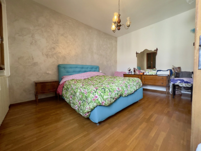 A pochi passi dal centro storico di Padova, appena fuori dalle mura, proponiamo in vendita una ca...