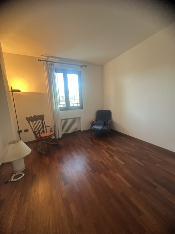 OTTIMA CASA INDIPENDENTE SU DUE LIVELLI CON CAPANNONE ACCOSTATO

Immobile in esclusiva al Gruppo ...