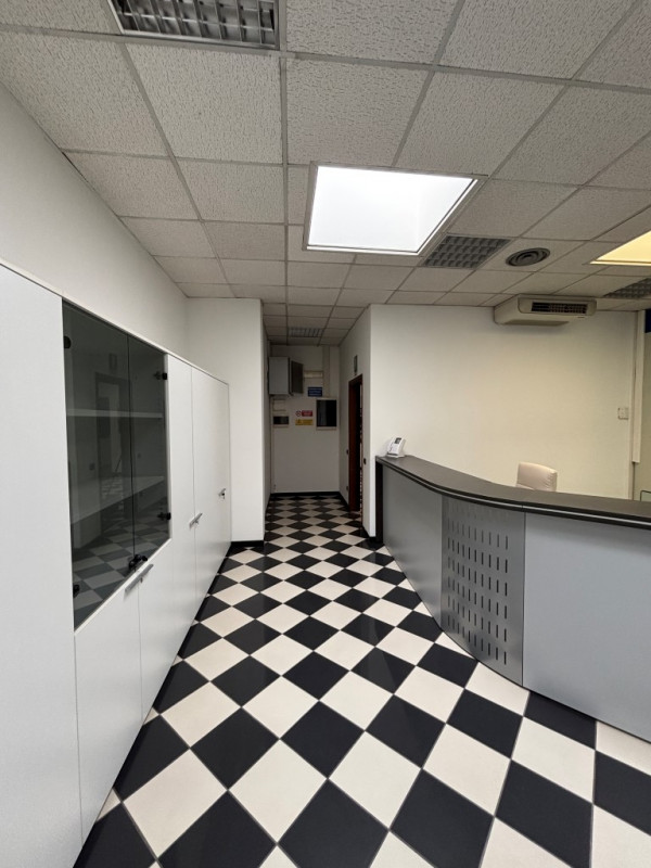 PADOVA UNO: Nelle immediate vicinanze alla tangenziale e comodo al casello autostradale di Padova...