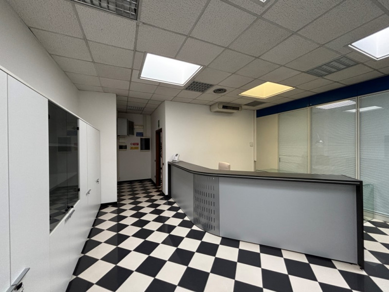 PADOVA UNO: Nelle immediate vicinanze alla tangenziale e comodo al casello autostradale di Padova...