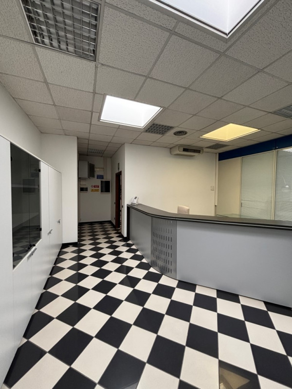 PADOVA UNO: Nelle immediate vicinanze alla tangenziale e comodo al casello autostradale di Padova...