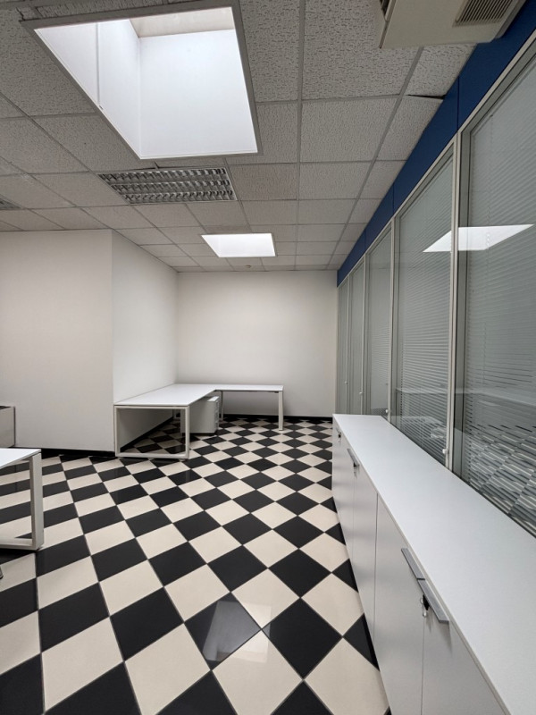 PADOVA UNO: Nelle immediate vicinanze alla tangenziale e comodo al casello autostradale di Padova...