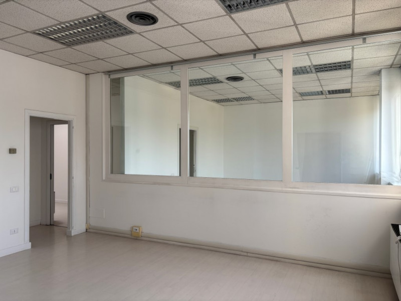 PADOVA UNO: Nelle immediate vicinanze alla tangenziale e comodo al casello autostradale di Padova...