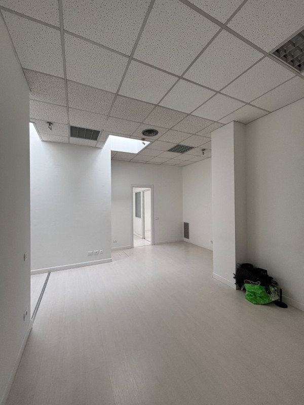 PADOVA UNO: Nelle immediate vicinanze alla tangenziale e comodo al casello autostradale di Padova...