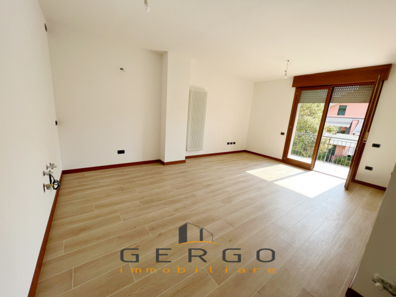 (Per INFO Cristina 3389226442) Ad Abano Terme, comodissimo a tutti i servizi, proponiamo in vendi...