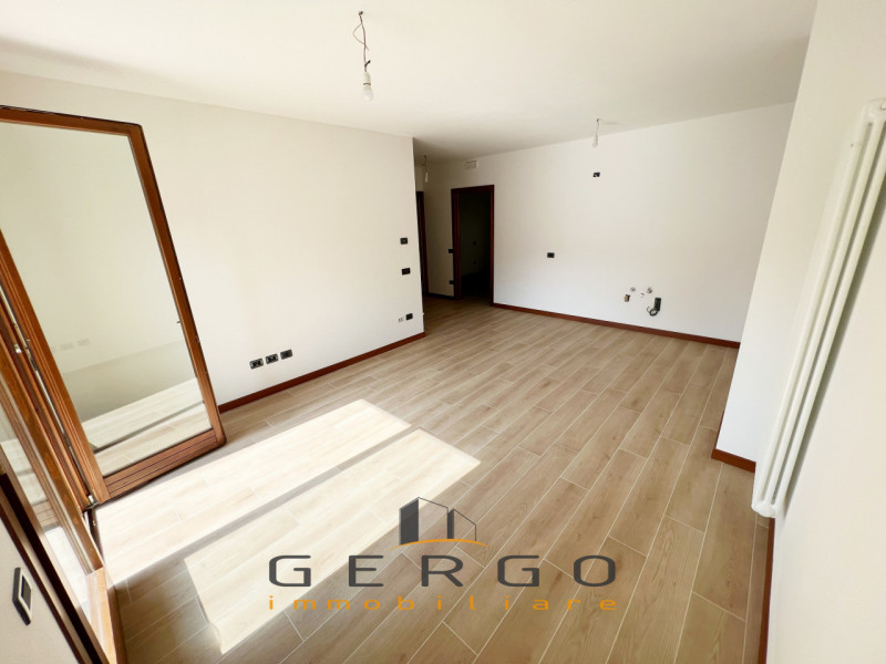 (Per INFO Cristina 3389226442) Ad Abano Terme, comodissimo a tutti i servizi, proponiamo in vendi...