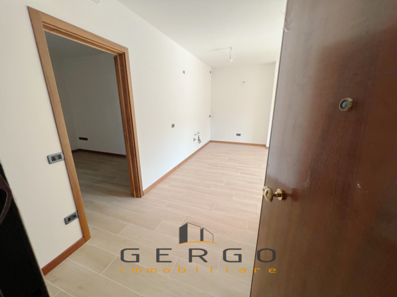 (Per INFO Cristina 3389226442) Ad Abano Terme, comodissimo a tutti i servizi, proponiamo in vendi...