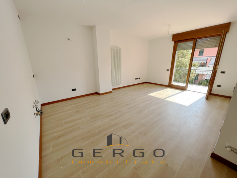 (Per INFO Cristina 3389226442) Ad Abano Terme, comodissimo a tutti i servizi, proponiamo in vendi...