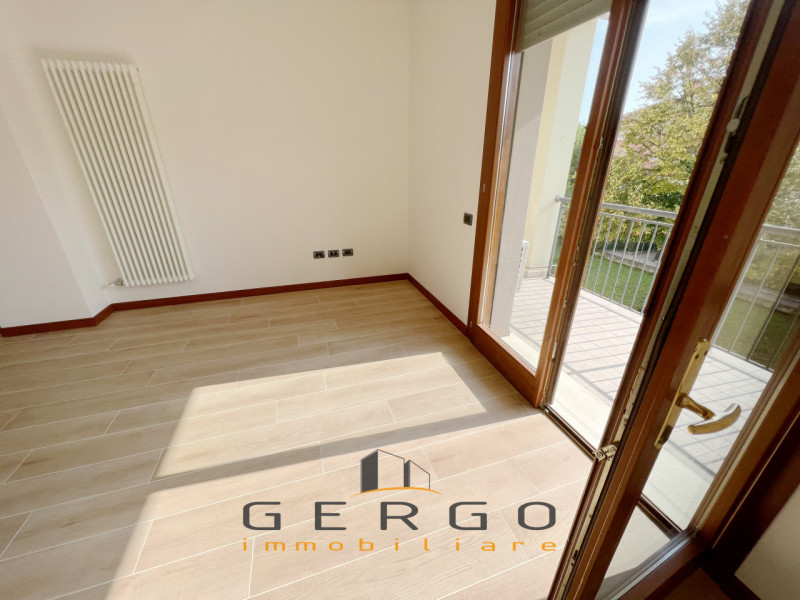 (Per INFO Cristina 3389226442) Ad Abano Terme, comodissimo a tutti i servizi, proponiamo in vendi...