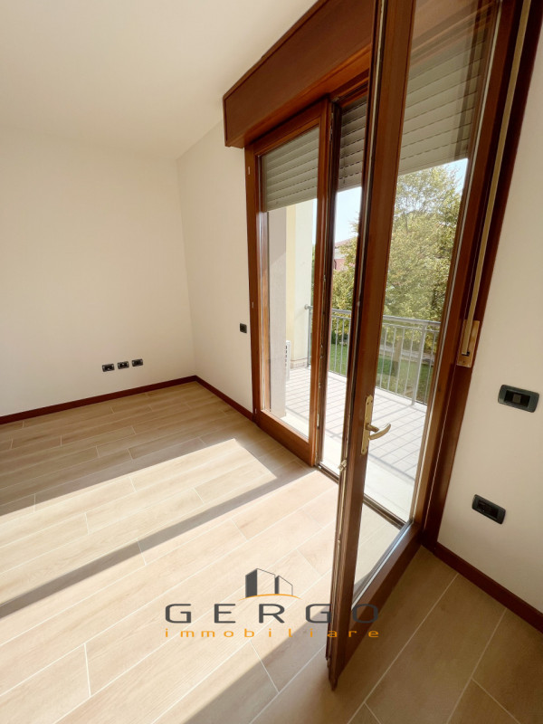 (Per INFO Cristina 3389226442) Ad Abano Terme, comodissimo a tutti i servizi, proponiamo in vendi...