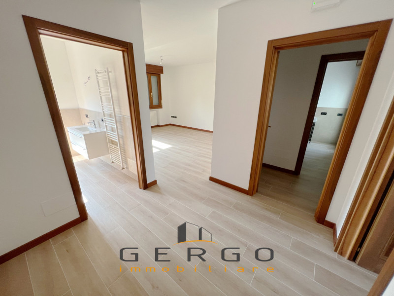 (Per INFO Cristina 3389226442) Ad Abano Terme, comodissimo a tutti i servizi, proponiamo in vendi...