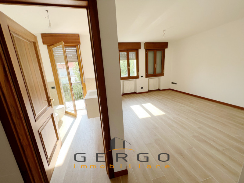 (Per INFO Cristina 3389226442) Ad Abano Terme, comodissimo a tutti i servizi, proponiamo in vendi...