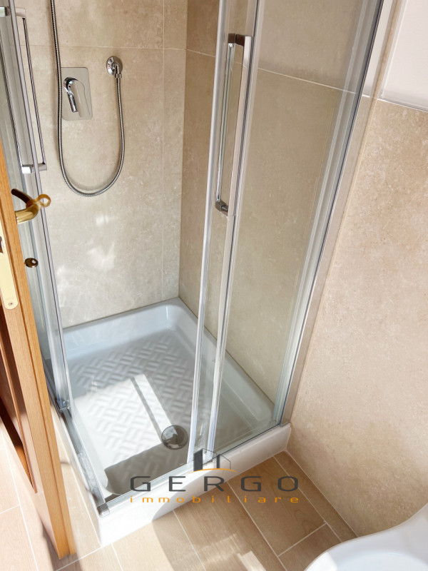 (Per INFO Cristina 3389226442) Ad Abano Terme, comodissimo a tutti i servizi, proponiamo in vendi...