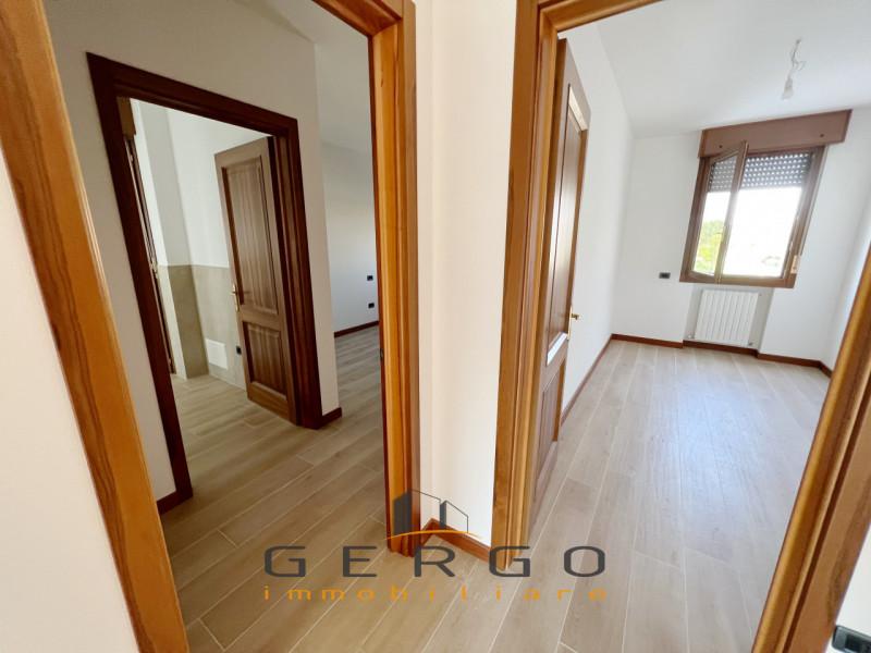 (Per INFO Cristina 3389226442) Ad Abano Terme, comodissimo a tutti i servizi, proponiamo in vendi...