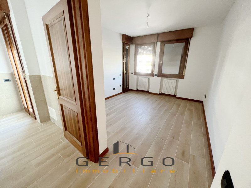 (Per INFO Cristina 3389226442) Ad Abano Terme, comodissimo a tutti i servizi, proponiamo in vendi...