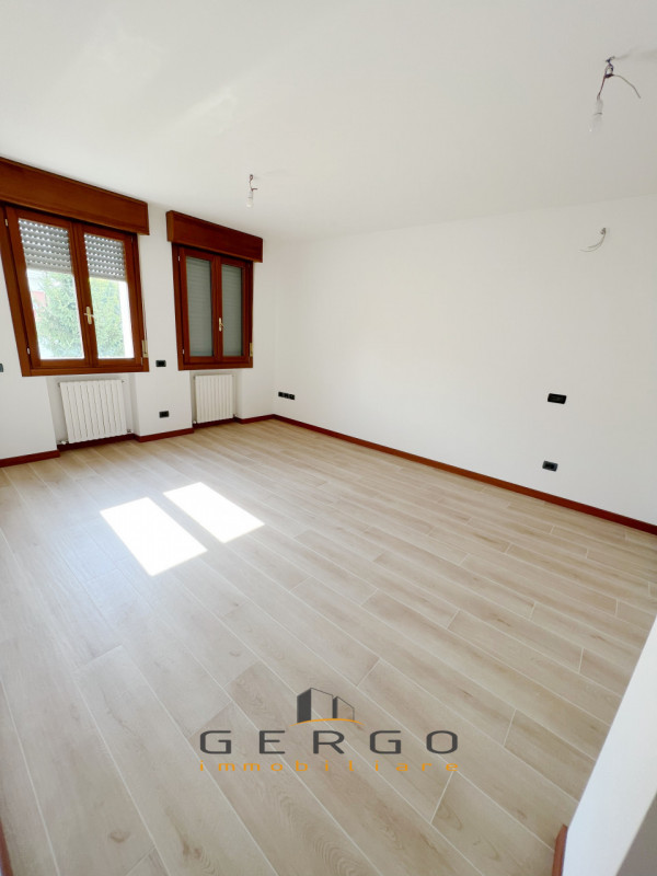 (Per INFO Cristina 3389226442) Ad Abano Terme, comodissimo a tutti i servizi, proponiamo in vendi...