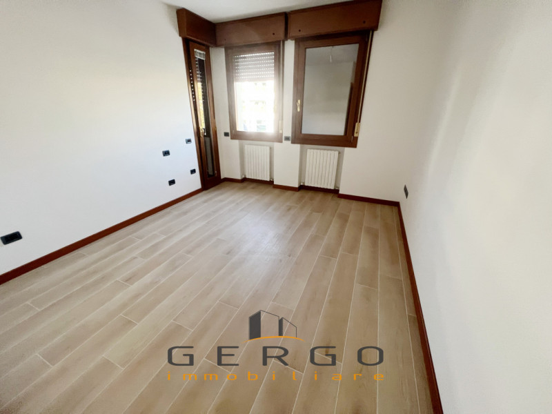 (Per INFO Cristina 3389226442) Ad Abano Terme, comodissimo a tutti i servizi, proponiamo in vendi...