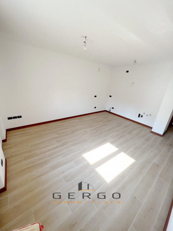 (Per INFO Cristina 3389226442) Ad Abano Terme, comodissimo a tutti i servizi, proponiamo in vendi...