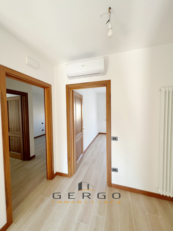 (Per INFO Cristina 3389226442) Ad Abano Terme, comodissimo a tutti i servizi, proponiamo in vendi...