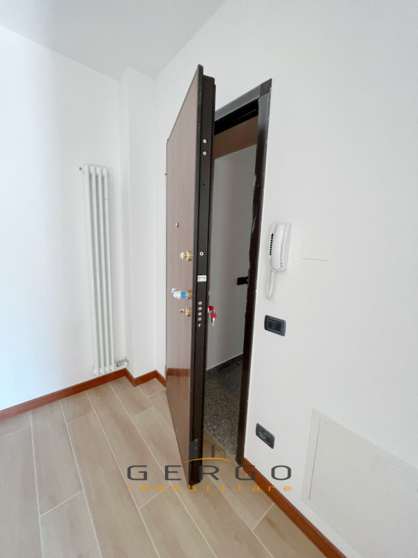 (Per INFO Cristina 3389226442) Ad Abano Terme, comodissimo a tutti i servizi, proponiamo in vendi...