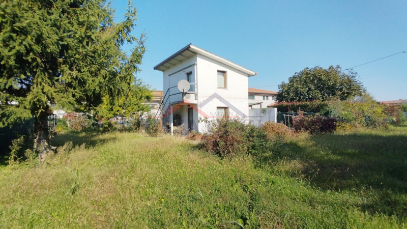 Rif. 417A – Tramonte di Teolo

In una splendida posizione panoramica e soleggiata, proponiamo in ...