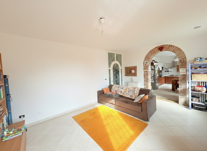 In tranquillo contesto di campagna tra Galzignano e Battaglia Terme, immerso nel verde e vicino a...