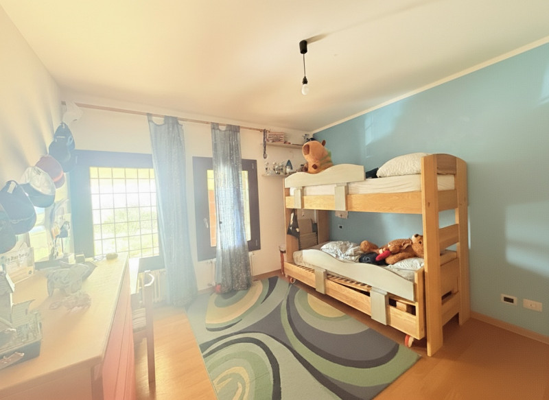 In tranquillo contesto di campagna tra Galzignano e Battaglia Terme, immerso nel verde e vicino a...