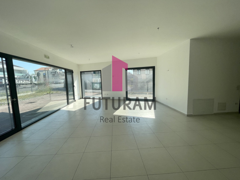 RIF: 019.1NM  -  FIESSO D'ARTICO (VE)  -  PER INFO 0444/310220

Propongo in affitto un negozio di...