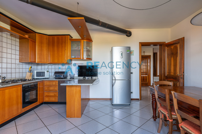 TRISSINO -

Siete una famiglia di 3/4 persone o volete vivere lontani dallo stress della città e ...