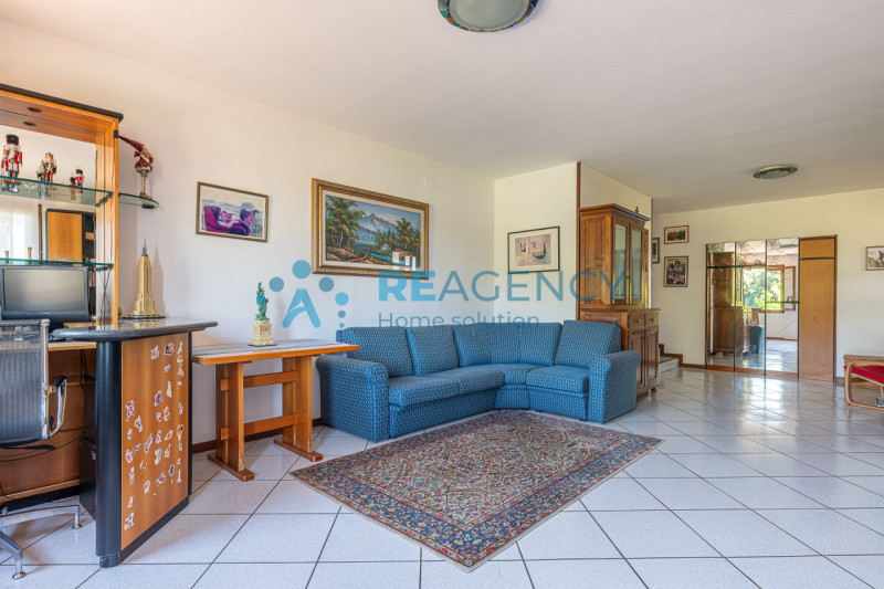 TRISSINO -

Siete una famiglia di 3/4 persone o volete vivere lontani dallo stress della città e ...