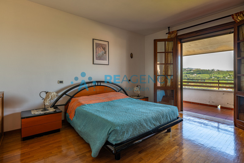 TRISSINO -

Siete una famiglia di 3/4 persone o volete vivere lontani dallo stress della città e ...