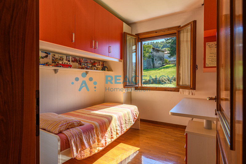 TRISSINO -

Siete una famiglia di 3/4 persone o volete vivere lontani dallo stress della città e ...