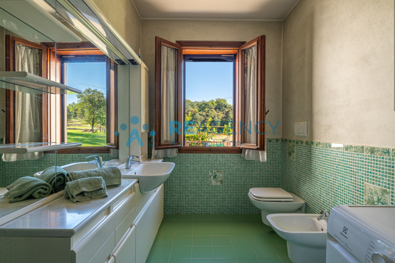 TRISSINO -

Siete una famiglia di 3/4 persone o volete vivere lontani dallo stress della città e ...