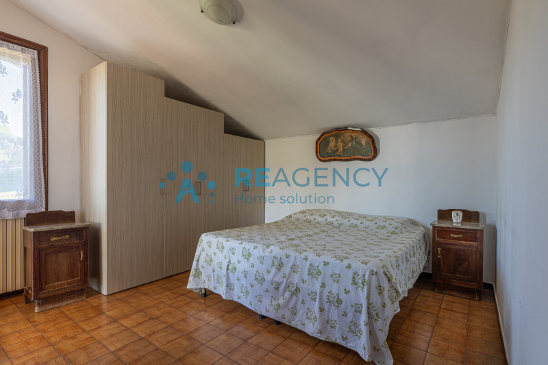 TRISSINO -

Siete una famiglia di 3/4 persone o volete vivere lontani dallo stress della città e ...