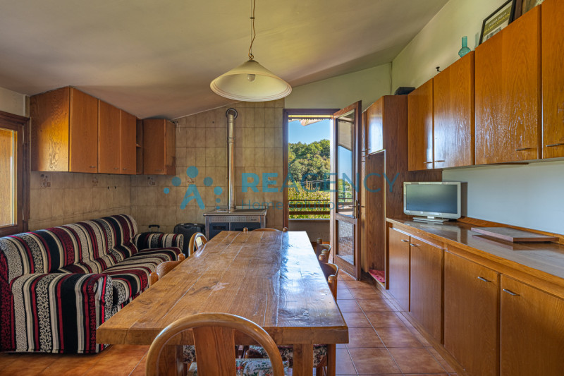 TRISSINO -

Siete una famiglia di 3/4 persone o volete vivere lontani dallo stress della città e ...