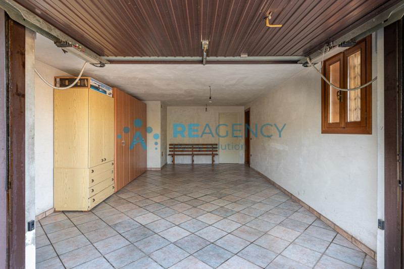 TRISSINO -

Siete una famiglia di 3/4 persone o volete vivere lontani dallo stress della città e ...