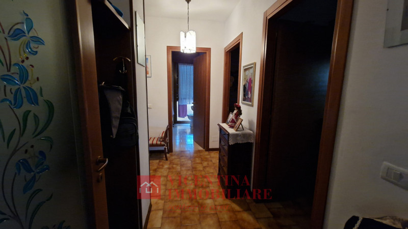 MONTECCHIO MAGGIORE: in zona ricercata per gli ampi spazi verdi , parcheggi e le varie attività c...